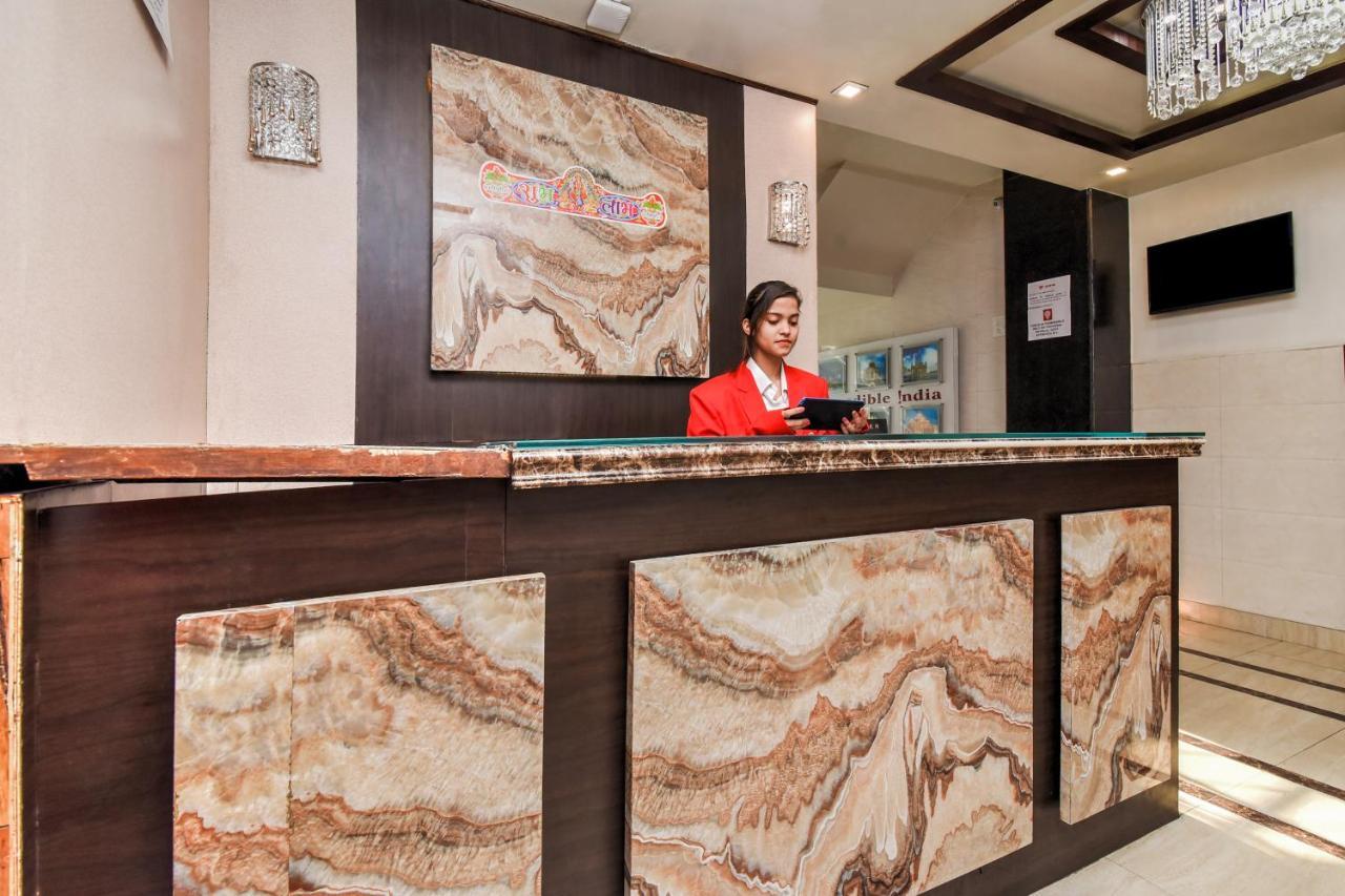 Collection O 76248 Hotel D Crown New Delhi Buitenkant foto